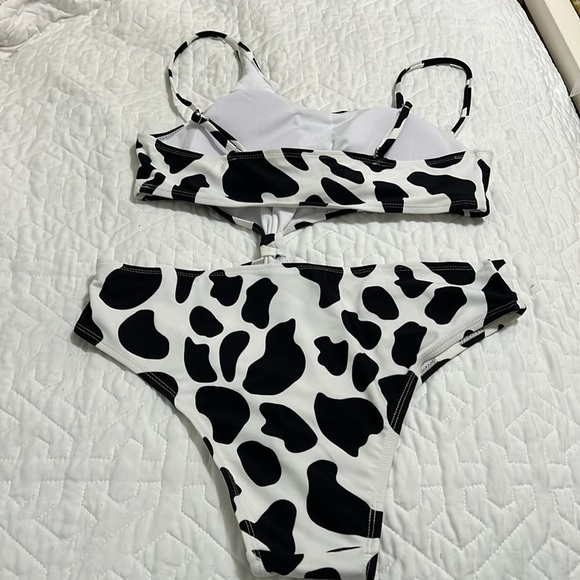 NWOT Black and white asymmetric swimsuit size L. - Picture 2 of 8